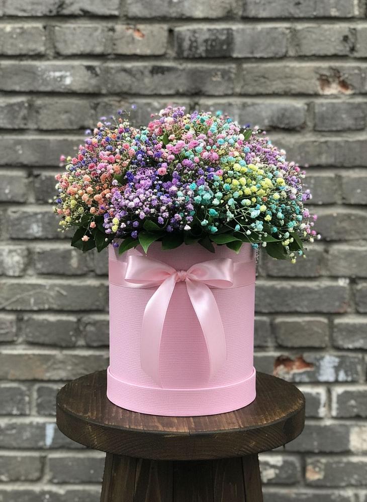 Цветочная композиция из Гипсофила и Розы в шляпной коробке в Вершино-Дарасунском