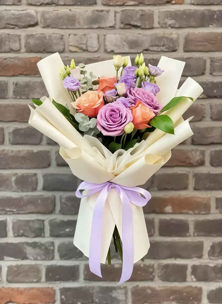 Букет цветов из: Лизиантусы и Розы в Вершино-Дарасунском