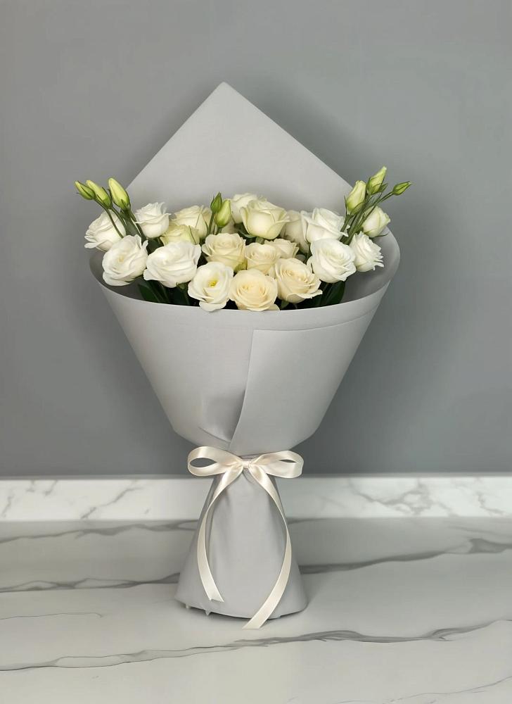 Букет цветов из: Розы и Лизиантусы в Вершино-Дарасунском