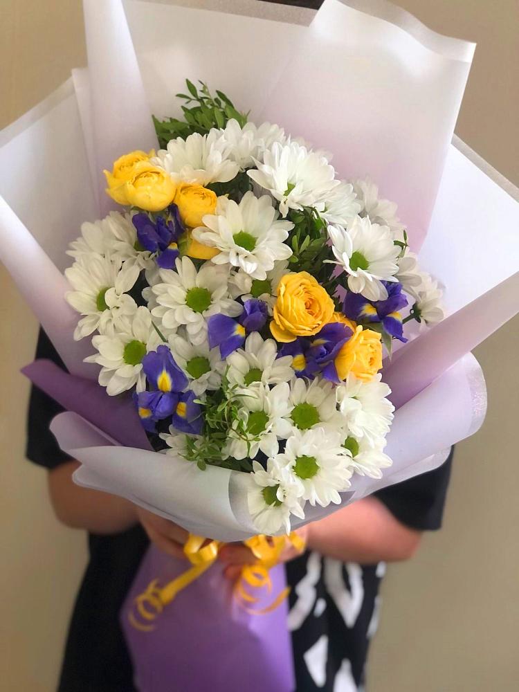 Букет цветов из: Ирисы, Хризантемы и Розы в Вершино-Дарасунском