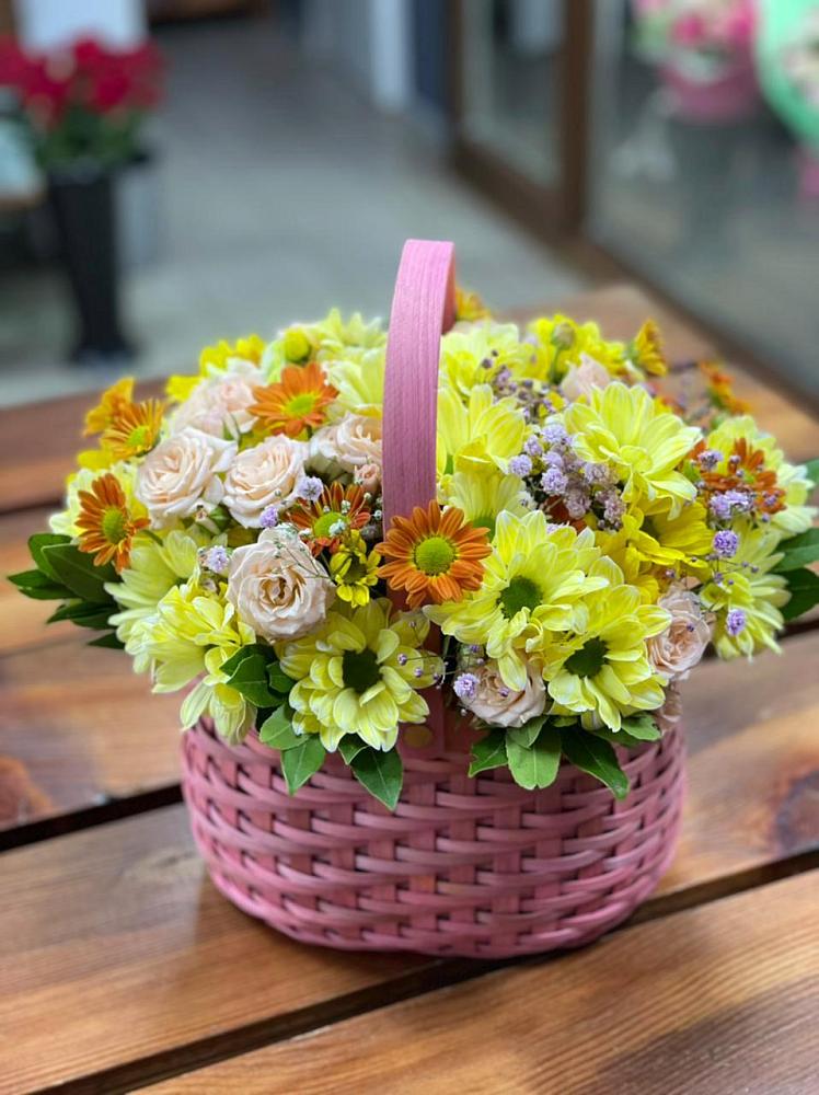 Цветочная композиция из Хризантемы и Розы в корзине в Вершино-Дарасунском