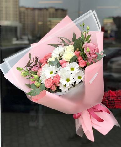 Букет цветов из: Розы, Лизиантусы и Хризантемы в Вершино-Дарасунском